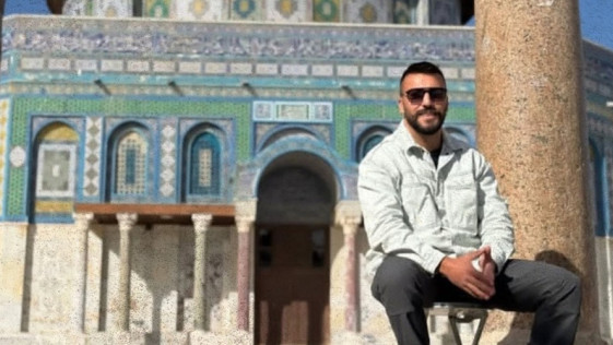 "פשענו היחיד היה התיעוד" - אחרי ששוטרים תקפו אותו ביציאה ממסגד אלאקצא, העיתונאי תאמר אלכילאני מדבר