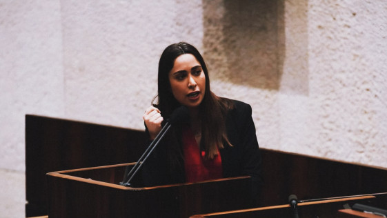 מאי גולן נגד שוויון חברתי: כך גזענות ואינטרסים קואליציוניים פוגעים בקידום החברה הערבית