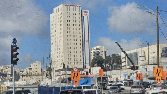 "החלטה גזענית הפוגעת בנו כסטודנטים": הנהלת מכללת עזריאלי הורתה על חיפוש בסטודנטיות כולל הסרת החיג'אב - והסטודנטים יצאו למחות