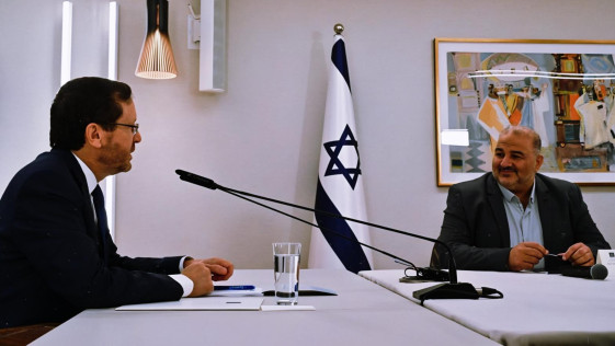 לפני ששואלים על המדינה היהודית: מנסור עבאס, סדר השיח והפרגמטיזם שמביס את עצמו