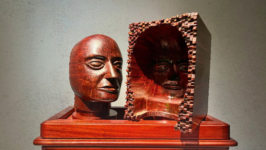 "זאת לא נגרות - זאת אמנות": תערוכה ביפו לבן העיר איליא קובטי