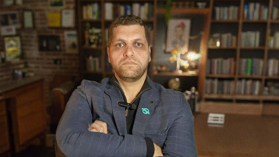 להפוך סירוב אישי למחאה קולקטיבית: שיחה עם הבמאי ואסטרטג השיווק עומאר אבו סיאם על אסטרטגיה של מחאה