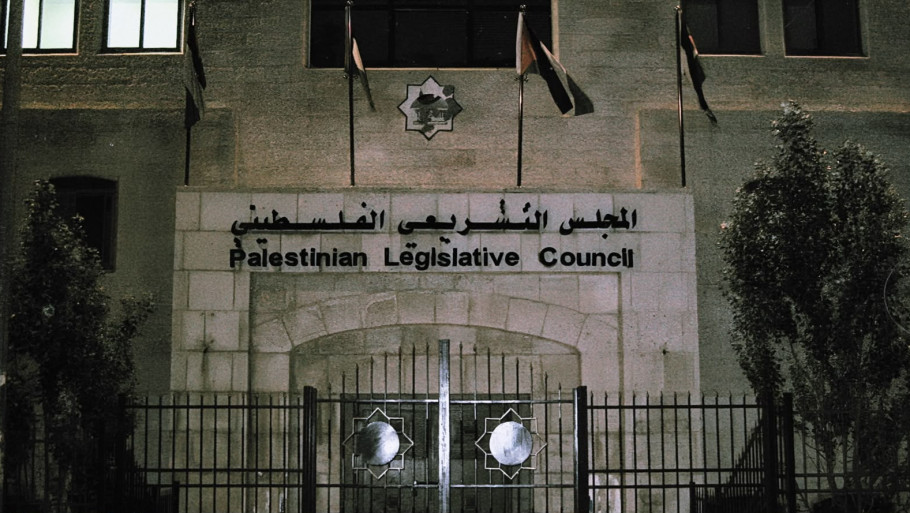מכשולים חיצוניים או חשבונות מפלגתיים? הבחירות הפלסטיניות שוב נדחו
